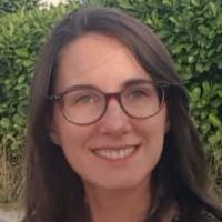 Professeur des &eacute;coles donne cours de soutien pour &eacute;l&egrave;ves du primaire.