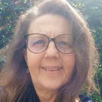 Anciennement professeur, d&eacute;sormais je suis AESH. Parall&egrave;lement,  j'assure des cours priv&eacute;s en math&eacute;matiques et fran&ccedil;ais