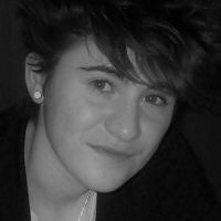 Titulaire d'une licence de psychologie et d'une licence d'intervention.