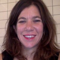 Professeur des écoles en dispo: donne cours de langues et économie niveau collège et lycée