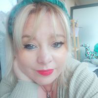 Ancienne professeur des &eacute;coles, ayant fait des &eacute;tudes en langues &eacute;trang&egrave;res appliqu&eacute;es. Maman de 2 enfants en CE2