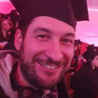 Professeur polyglotte, j'enseigne depuis plus d'une dizaine d'ann&eacute;es &agrave; des &eacute;l&egrave;ves &acirc;g&eacute;s de 3 &agrave; 70 ans dans le monde!