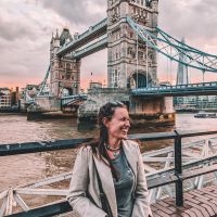 Je vous propose des cours d'anglais a distance, j'ai vecu en Australie, Laponie, USA et en Grece.