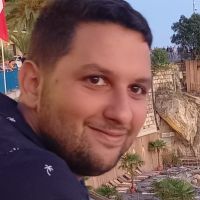 Professeur de l'&eacute;ducation national diplom&eacute; en math&eacute;matiques par l'universit&eacute; d'Angers et d'Anglais par Cambridge