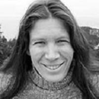 Titulaire de 2 licences (m&eacute;diatrice scientifique et formatrice) propose cours maths, physique, bureautique , fle