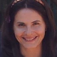 Professeur dipl&ocirc;m&eacute;e Bac + 5 Sorbonne, avec une exp&eacute;rience de 20 ans, donne cours de FLE, anglais et italien par webcam.