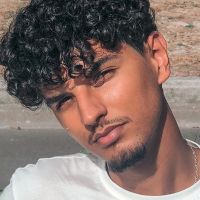 El&egrave;ve Master 2 &agrave; YSCHOOLS donne cours d'anglais, d'arabe et de management par visio