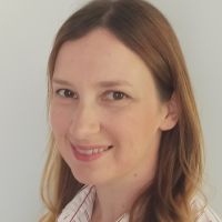 Professeur Native Anglaise donne des cours de soutien et d'expression orale en anglais. Diplom&eacute;e CELTA de Cambridge.