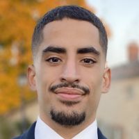 Ancien &eacute;l&egrave;ve de Classe Pr&eacute;pa HEC qui donne des cours de Math&eacute;matiques, Histoire et Philosophie niveau coll&egrave;ge et lyc&eacute;e