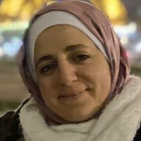 Dipl&ocirc;m&eacute;e en Anglais, Habilitation P&eacute;dagogique et Professeur de Langue Arabe et r&egrave;gles de Tajwid et r&eacute;citation du Coran.