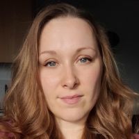 Tutrice exp&eacute;riment&eacute;e propose cours d'anglais et de fran&ccedil;ais en ligne (tous niveaux).