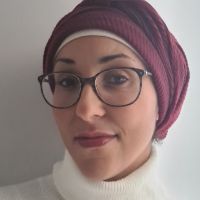 Dipl&ocirc;m&eacute;e en comptabilit&eacute;, gestion, commerce, gestion de projet digital et termine un cursus de responsable p&eacute;dagogique