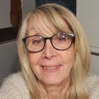 Je donne des cours d'anglais dans une ecole depuis 15 ans,  j'aide &eacute;galement des adolescents en anglais depuis 10 ans.