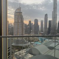 Professeur des &eacute;coles et titulaire d&rsquo;un master 2 en marketing et strat&eacute;gies commerciales ainsi que d&rsquo;un bac litt&eacute;raire