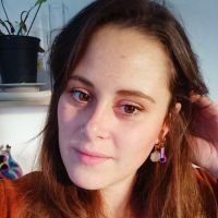 Actuellement directrice d'un accueil de loisirs, dipl&ocirc;m&eacute;e d'une licence en arts plastiques