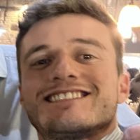 Professeur titulaire d&rsquo;un poste en coll&egrave;ge donne cours de soutien scolaire