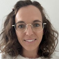 Professeur des &eacute;coles donne cours du CP &agrave; la 3&egrave;me