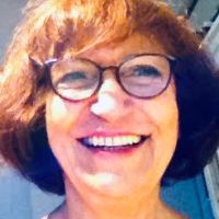 Professeur particulier ( docteur en psychologie) aide les &eacute;l&egrave;ves aux devoirs