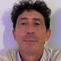 Jeune retrait&eacute;, titulaire d'un Master d'informatique gestion,je propose de donner des cours d'informatique ou d'&eacute;conomie