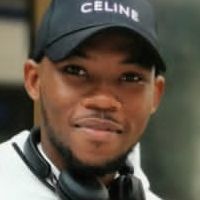 &Eacute;tudiant ing&eacute;nieur g&eacute;n&eacute;raliste, j&rsquo;aide les &eacute;l&egrave;ves &agrave; se pr&eacute;parer pour leur examen et aussi pour leur remise &agrave; niveau.