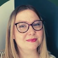 Formatrice professionnelle pour adultes, ancienne professeur des &eacute;coles donne des cours jusqu'au niveau coll&egrave;ge