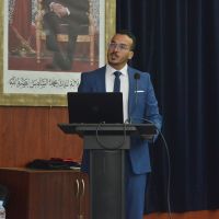 Je suis Professeur de l'&eacute;ducation nationale donne cours de maths. Je suis aussi Docteur en maths