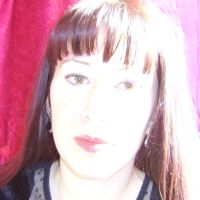 Professeur, dipl&ocirc;m&eacute;e d'un master en Histoire (niveau VII CEC)  et d'une  licence en histoire de l'art et arch&eacute;ologie.