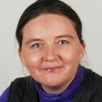 Professeur exp&eacute;riment&eacute;e de langues, offrant des cours d'anglais et de fran&ccedil;ais, niveaux primaire, coll&egrave;ge et lyc&eacute;e.