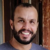 Traducteur/linguist/Professeur dipl&ocirc;m&eacute; de l'univerist&eacute; Paris Cit&eacute; donne cours d'anglais tous niveaux &agrave; Paris ou enligne