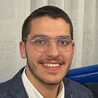 Etudiant &agrave; LLG puis maintenant l'Ecole Polytechnique, ancien olympiades de maths, j'aide &agrave; progresser en maths et pc!