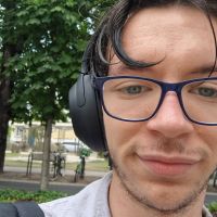 Professeur dipl&ocirc;m&eacute; et cool avec 15 ans d'exp&eacute;rience au conservatoire. Enseigne avec humour le piano au tale