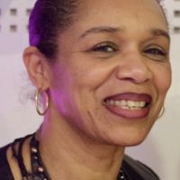 Ancienne h&ocirc;tesse de l'air et h&ocirc;tesse au sol donne coaching d'anglais