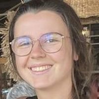 Etudiante en ost&eacute;opathie, je propose des cours dans les mati&egrave;res scientifiques et en anglais &agrave; domicile