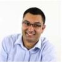 Professeur Universitaire donne cours d&acute;Anglais et Portugais