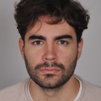 Professeur de langues donne cours d'anglais ou espagnol et propose des accompagnements pour leurs devoirs.