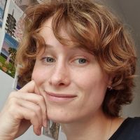 &Eacute;tudiante globetrotter donne des cours de langue et musique