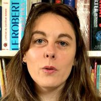 Professeur de l'&eacute;ducation nationale donne cours de fran&ccedil;ais.