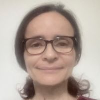 En  Donne des cours de math&eacute;matiques via Webcam avec un tableau en visuel