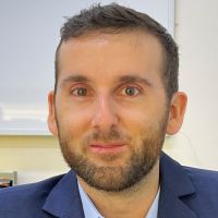 Diplômé en traduction spécialisée et CPE en collège, j'offre mes services pour des cours de soutien