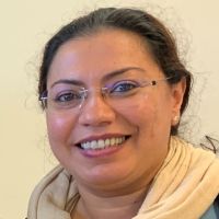 Titulaire d'un Master 2 en Géopolitique et sécurité internationale et d'un bac lettre et langues étrangères