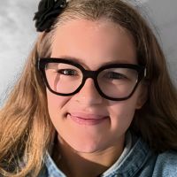 Professeure patiente et investie avec ses &eacute;l&egrave;ves donne des cours pour les niveaux primaire et coll&egrave;ge