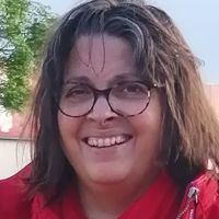 Depuis plus de 30 ans, je donne des cours de maths et physique-chimie. Je suis partante pour vous aider par visio.