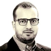Ingénieur donnant des cours de mathématiques sur temps personnel