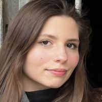 Dipl&ocirc;m&eacute;e de l&rsquo;ENS Ulm et de l&rsquo;ESSEC Business school propose cours de fran&ccedil;ais et de langues