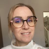 Ancienne professeure des &eacute;coles, j'aide les &eacute;l&egrave;ves de primaire et coll&egrave;ge pour les devoirs/Maths/Fran&ccedil;ais/Anglais