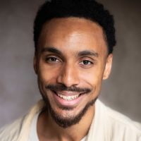 Conversations en fran&ccedil;ais ou en anglais et exercices de prononciation avec com&eacute;dien bilingue professionnel