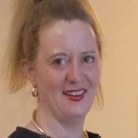 ancienne élève de prépa HEC et certifiée en ses je suis écrivaine aujourd'hui publiée chez l'harmattan.