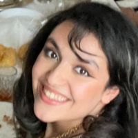 Hello ! Je m'appelle Chirine ! prof passionn&eacute;e j'ai hate de transmettre ma passion