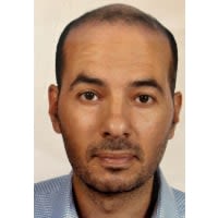 Professeur agrégé de l’éducation nationale donne cours de maths/physique à des élèves de lycée