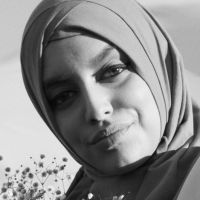 Professeur de l'&eacute;ducation nationale donne cours niveau coll&egrave;ge &agrave; distance.